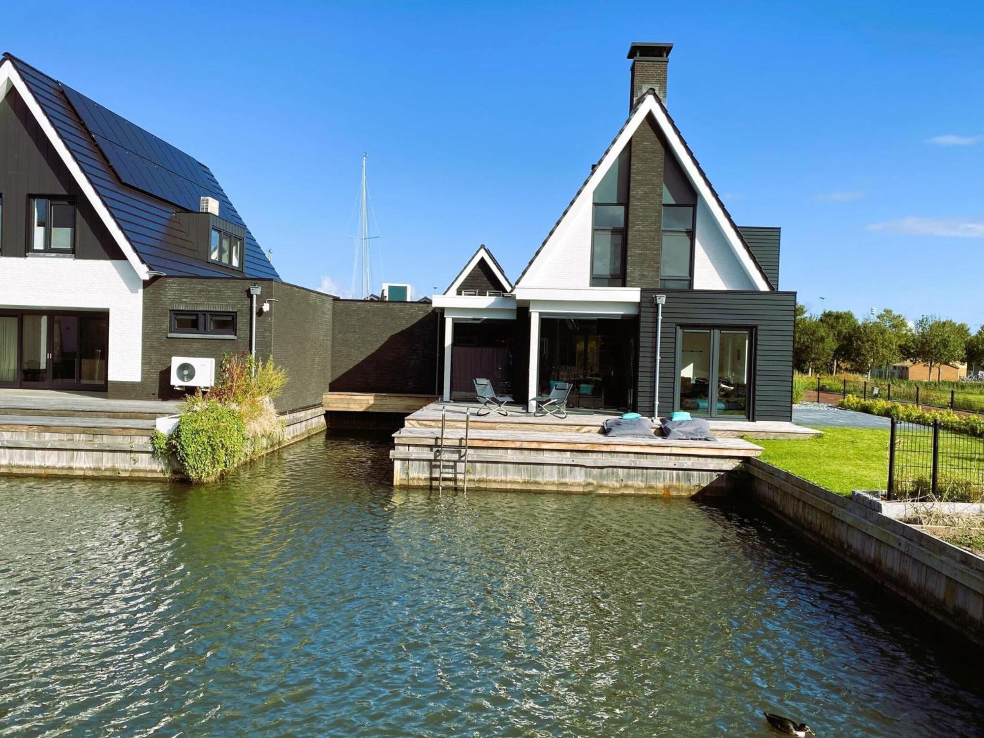 Peaceful Villa On The Water In Stavoren Luaran gambar