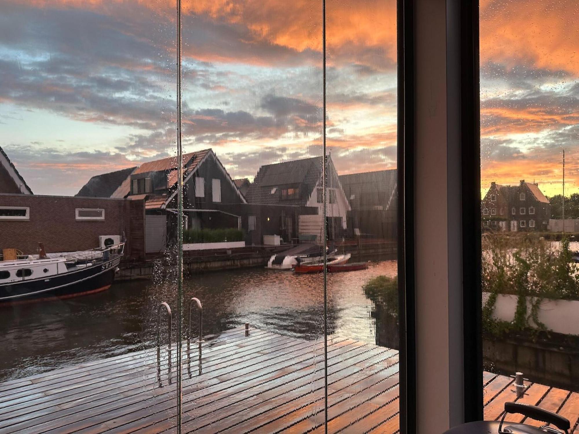 Peaceful Villa On The Water In Stavoren Luaran gambar